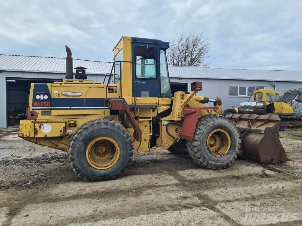 Komatsu WA 250 Kolesové nakladače