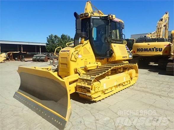 Komatsu D51EXi-24 Pásové dozéry