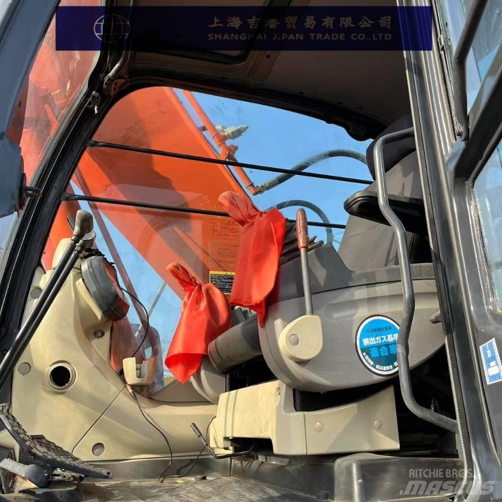 Hitachi ZX 240 Pásové rýpadlá