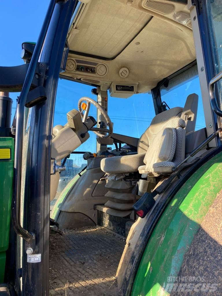 John Deere 5100R Traktory