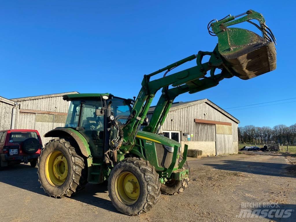 John Deere 5100R Traktory