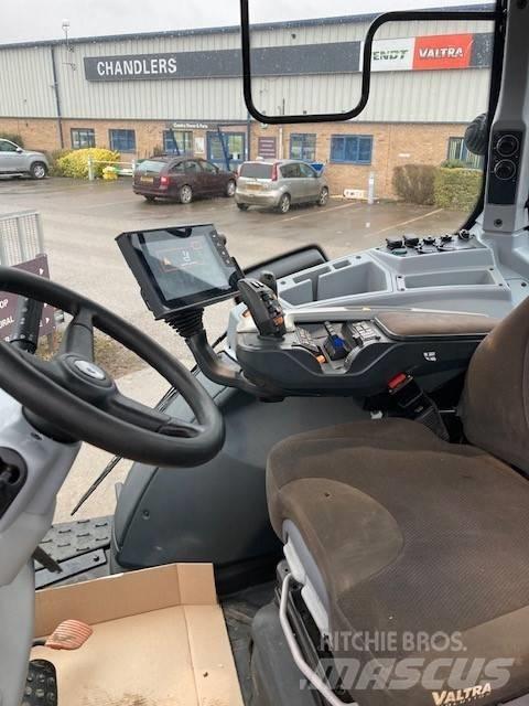 Valtra T 254 V Traktory