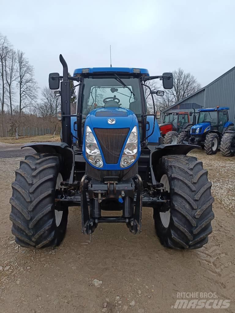 New Holland T7040 Traktory