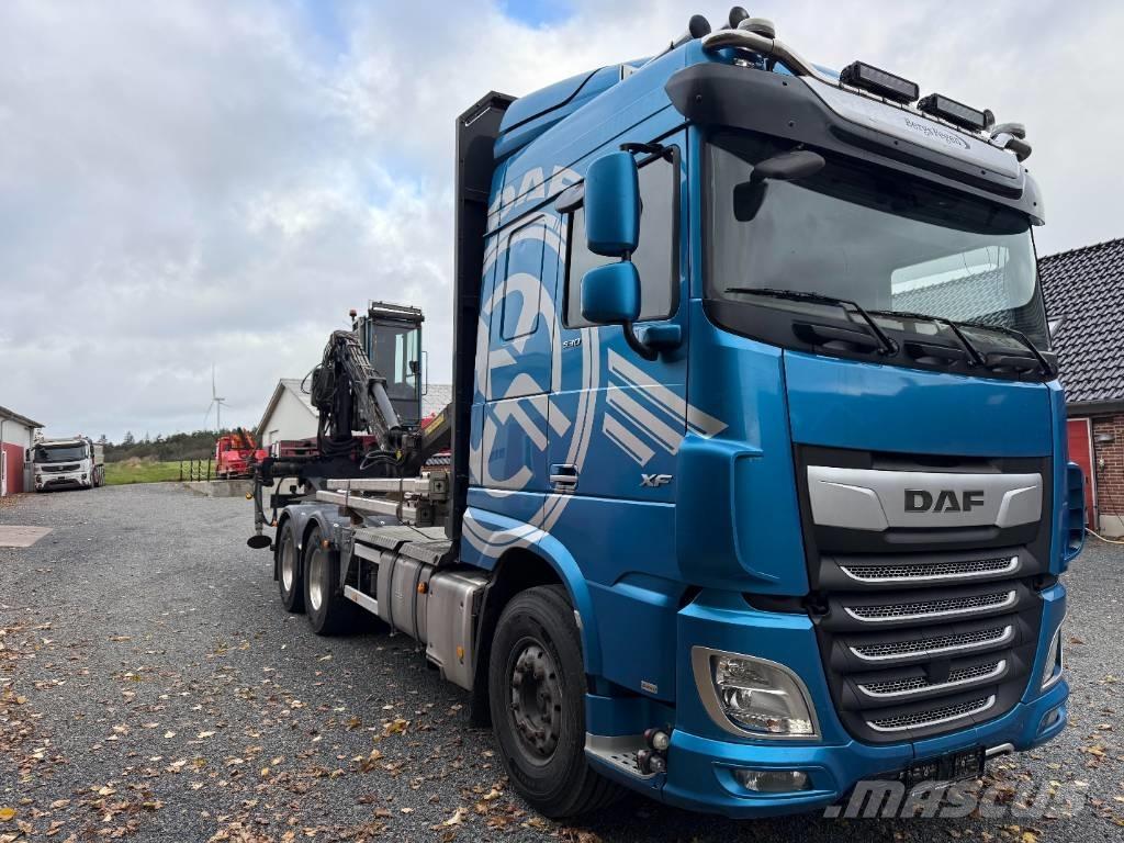 DAF XF 530 6x4 Nákladné automobily na prepravu lesných strojov