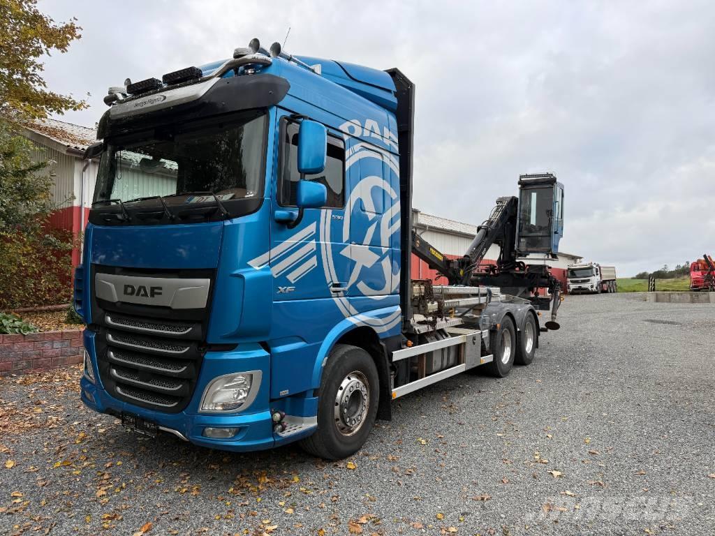 DAF XF 530 6x4 Nákladné automobily na prepravu lesných strojov