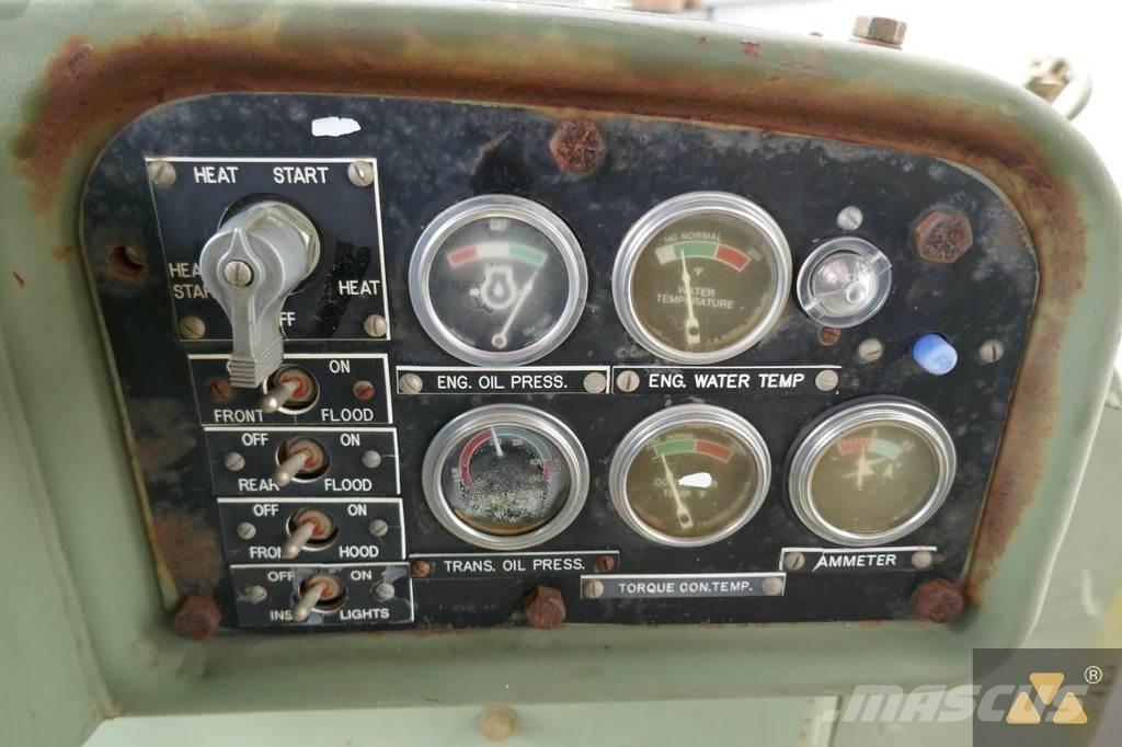 CAT D7F Ex-army Pásové dozéry