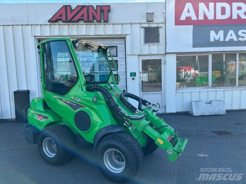 Avant E 527 Med  hytt Šmykom riadené nakladače
