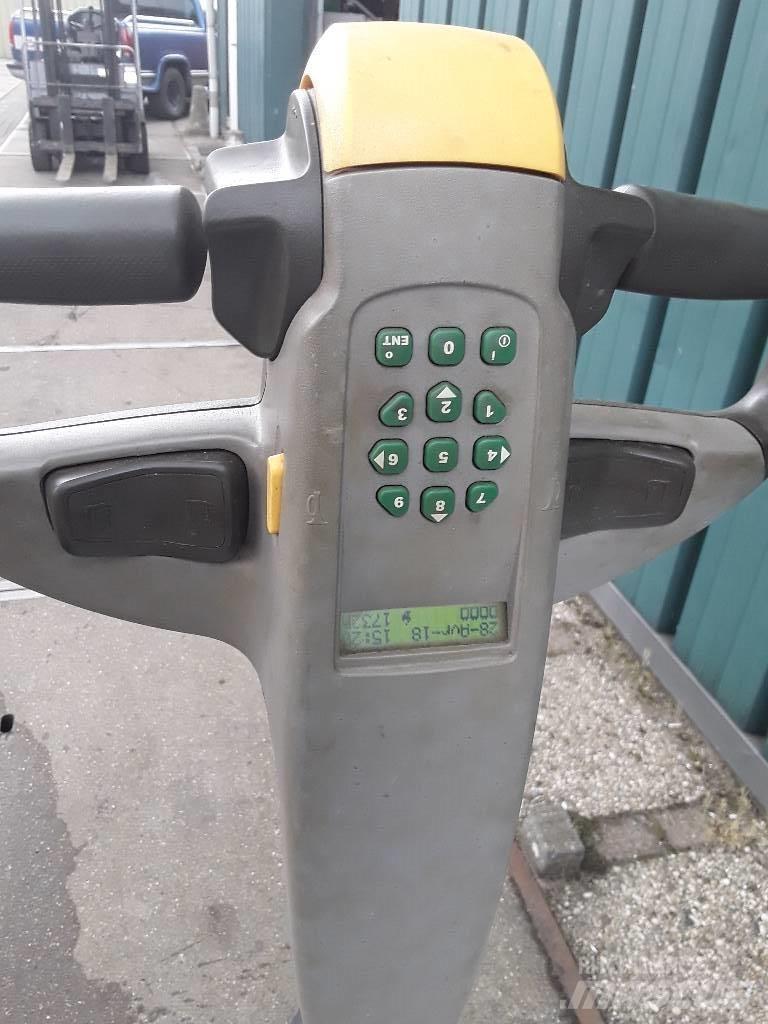 Nissan PLL160 Nízkozdvižný vozík