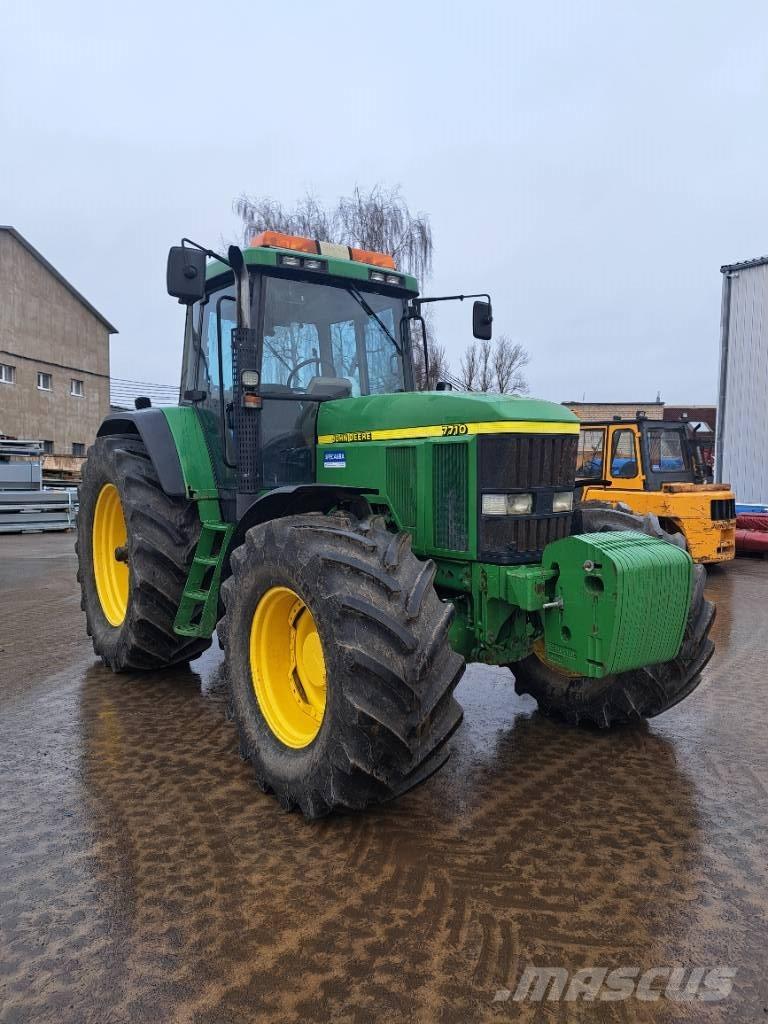 John Deere 7710 Traktory
