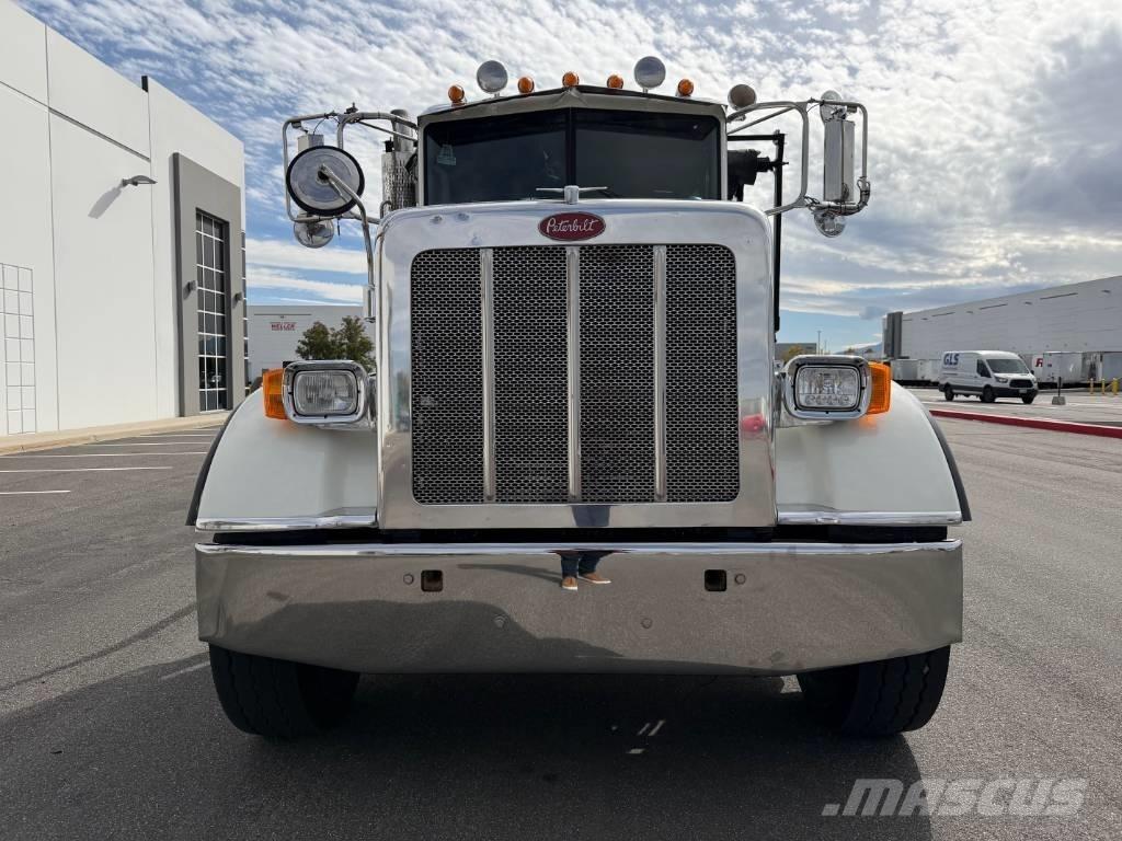 Peterbilt 365 Lanový nosič kontajnerov