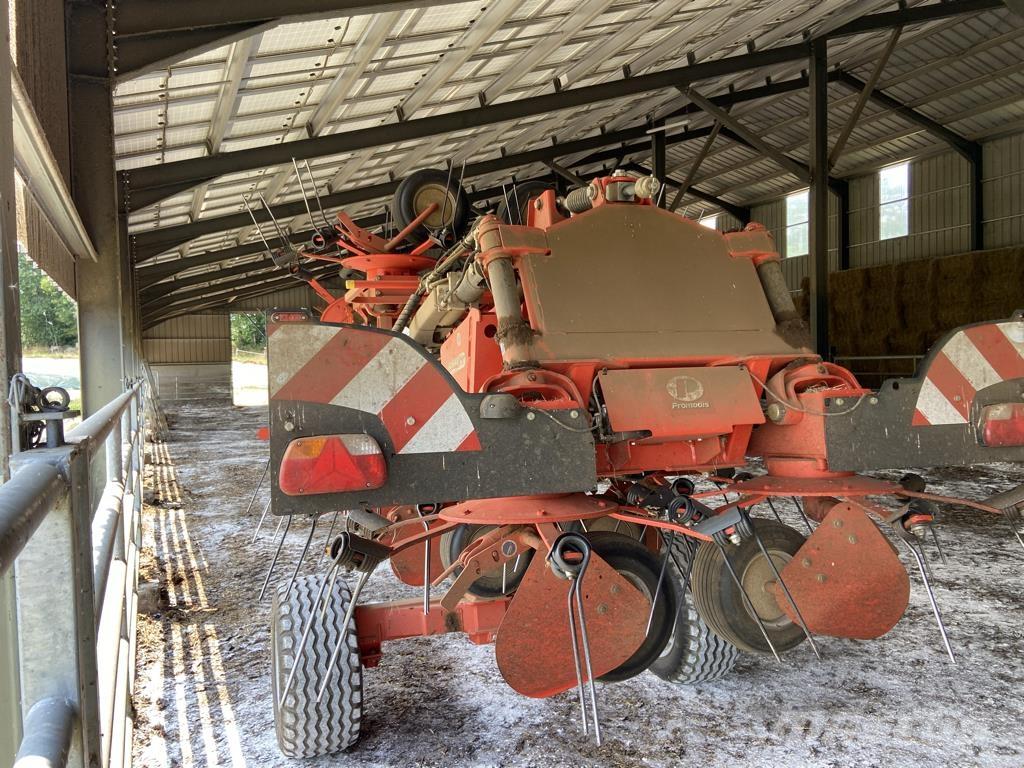 Kuhn GF 13012 T Obracače a zhrabovače sena