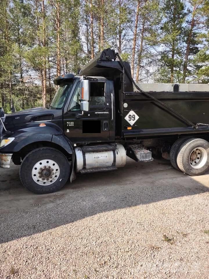International 7500 Sklápače