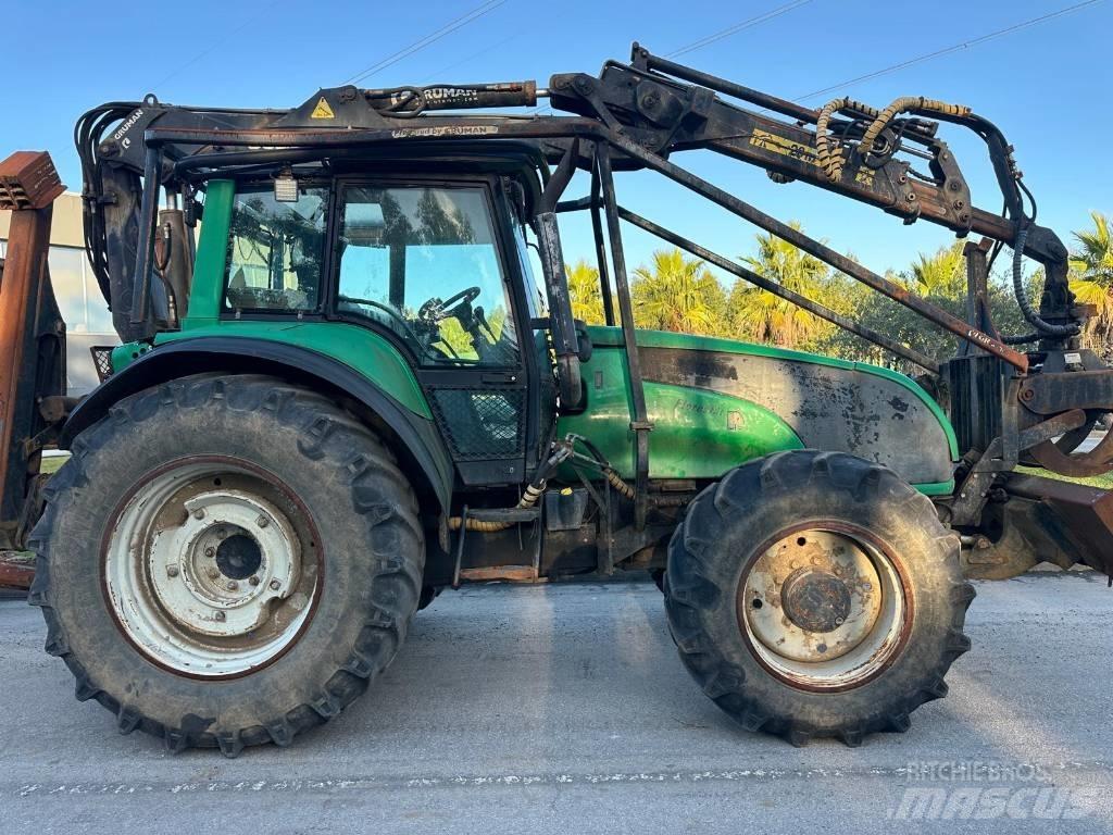 Valtra T130 Lesné traktory