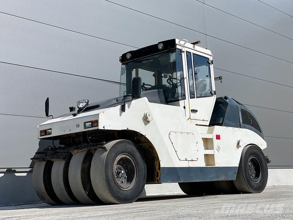 Bomag BW 24 RH Pneumatikové valce