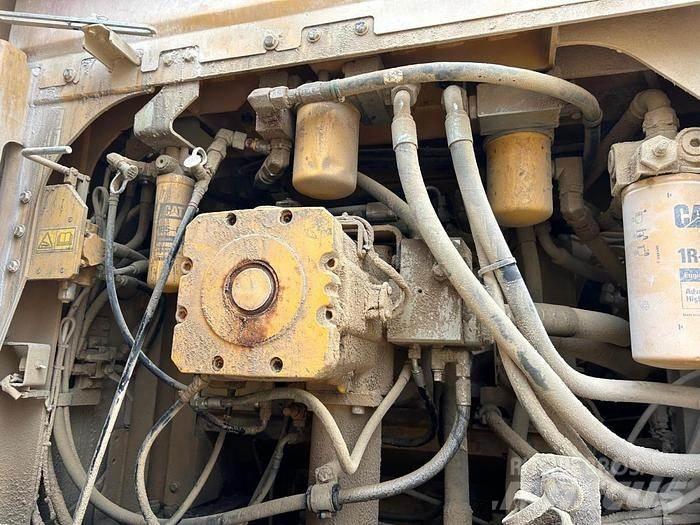 CAT 374 LME Špeciálne bagre