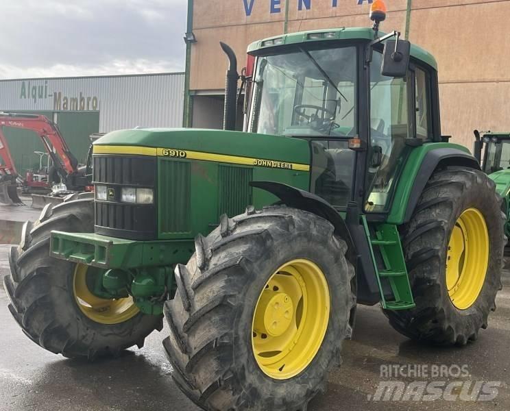 John Deere 6910 Traktory