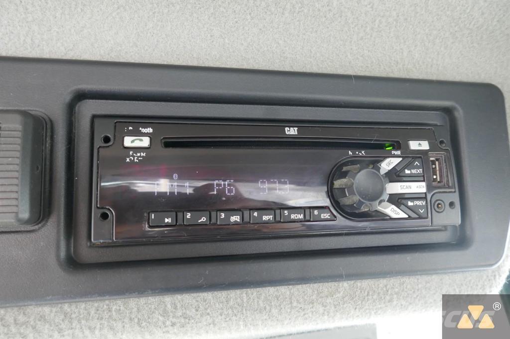 CAT 966M Kolesové nakladače