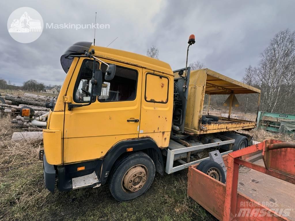 Mercedes-Benz 1117 L Hákový nosič kontajnerov