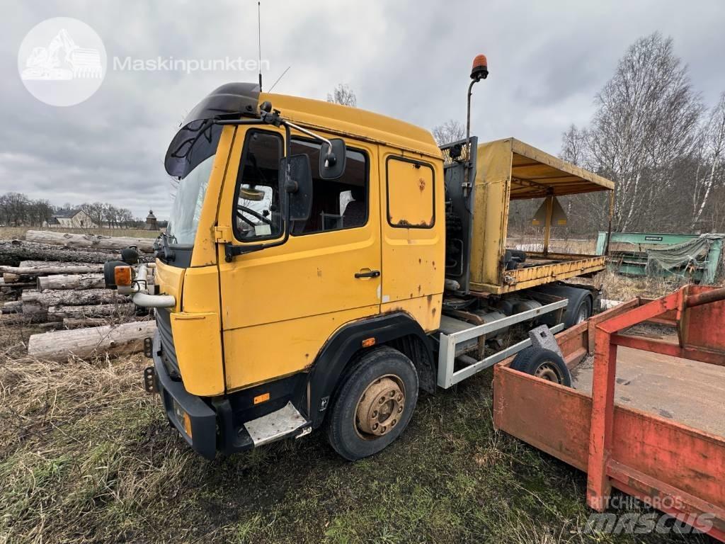 Mercedes-Benz 1117 L Hákový nosič kontajnerov