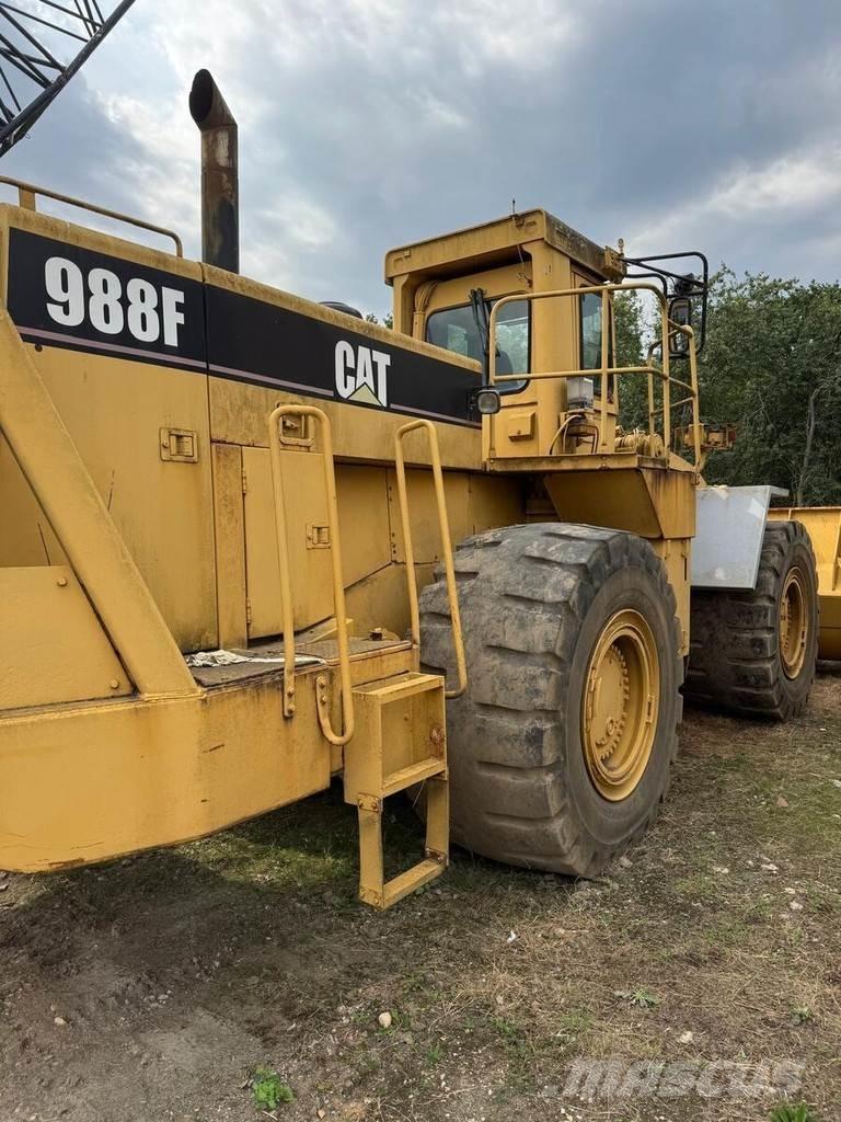 CAT 988F Kolesové nakladače
