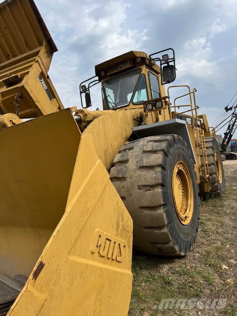 CAT 988F Kolesové nakladače