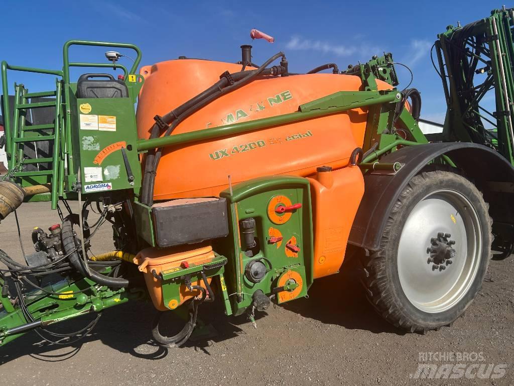 Amazone UX 4200 Ťahané postrekovače