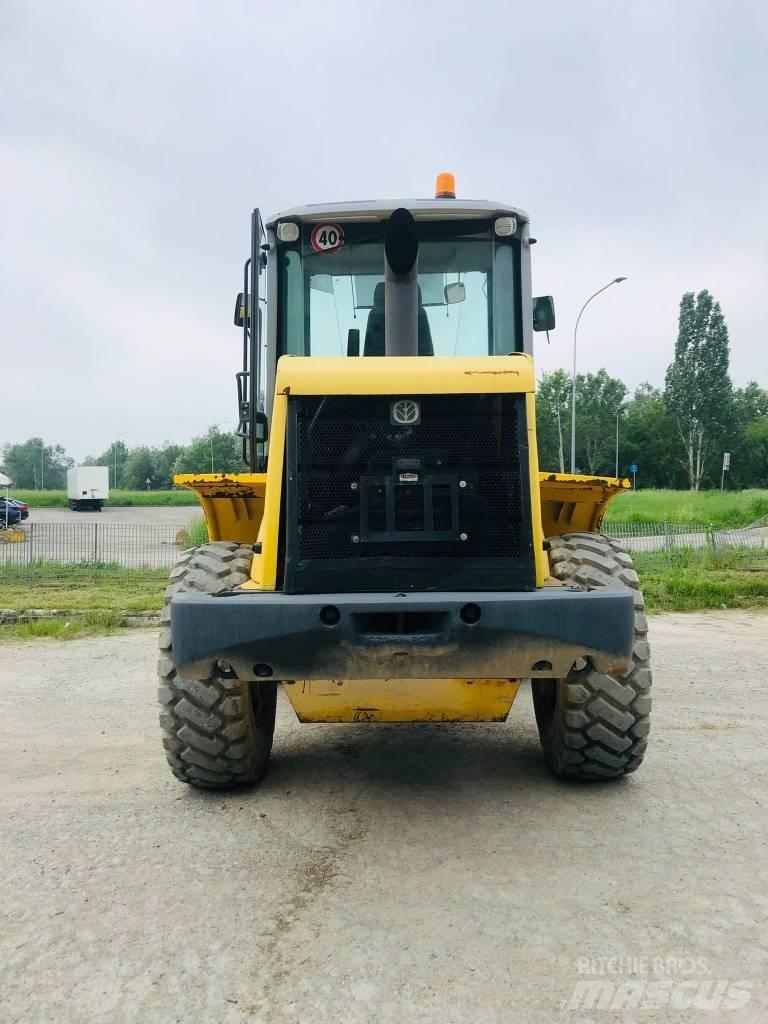 New Holland W 110 B Kolesové nakladače