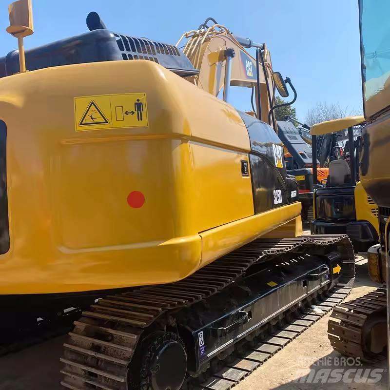 CAT 325 D Pásové rýpadlá