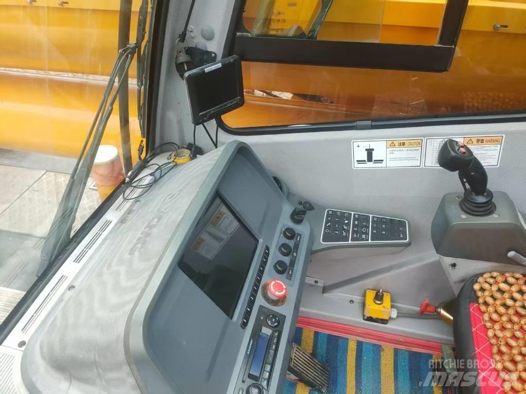 XCMG XCT 130 Univerzálne terénne žeriavy