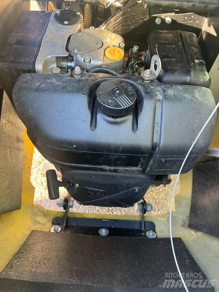 JCB HT D5 Pásové sklápače