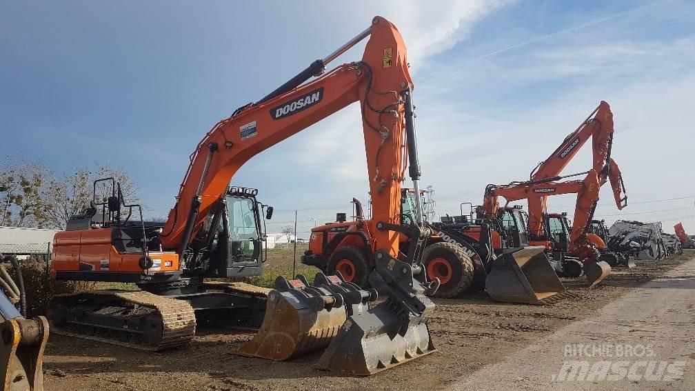 Doosan DX 225 Pásové rýpadlá