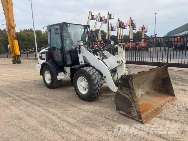CAT 906 Kolesové nakladače