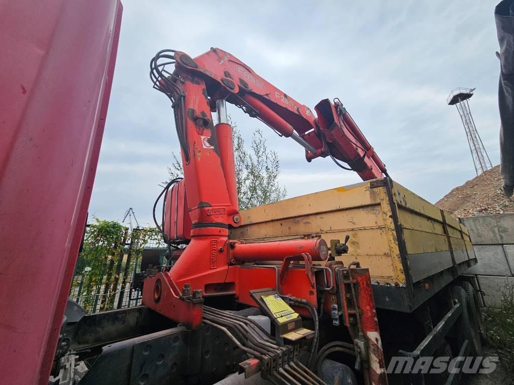 Scania P 94 FASSI Skriňová nadstavba