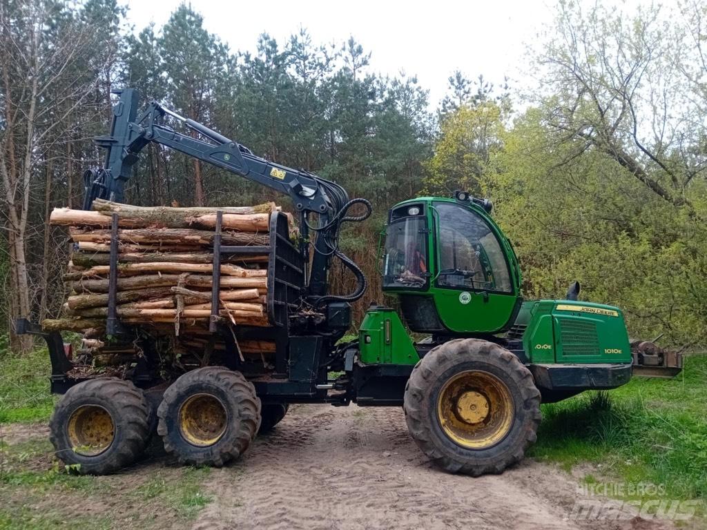 John Deere 1010 E Lesné traktory