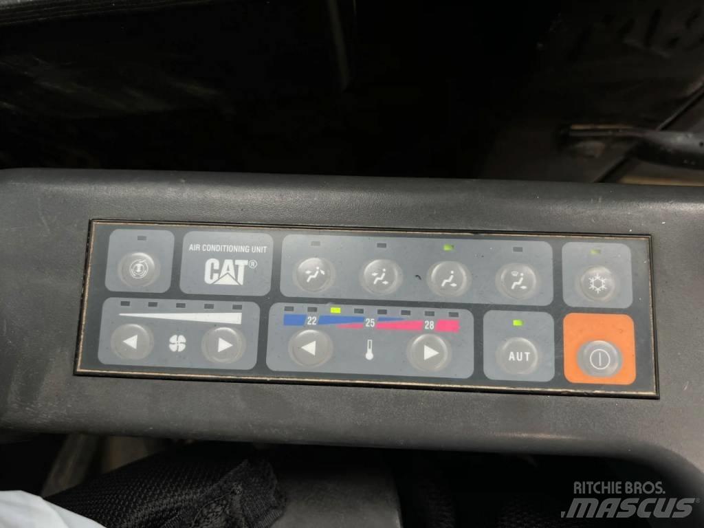 CAT 321D LCR Pásové rýpadlá