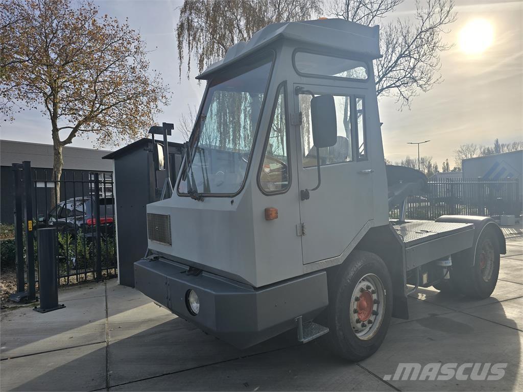  [div] DAF TT2100DH Terminálový ťahač