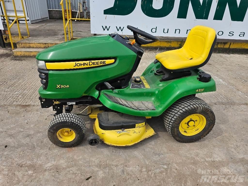 John Deere X 304 Samochodné kosačky