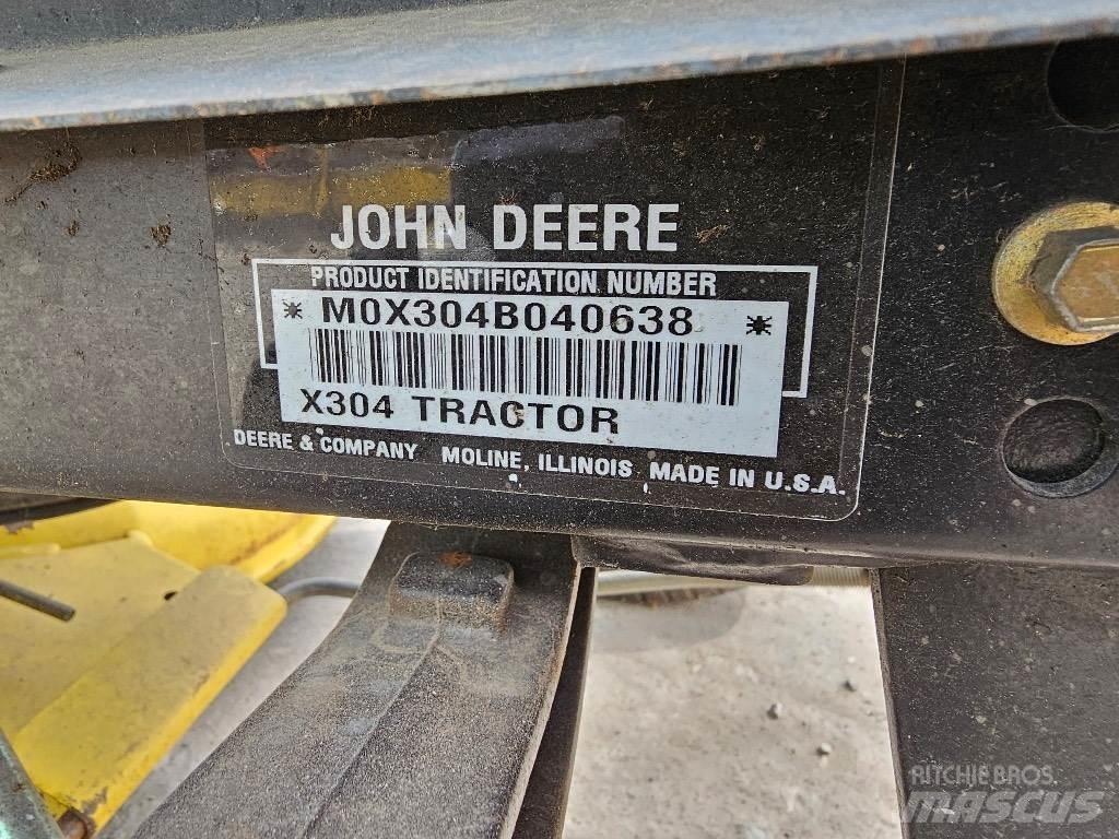 John Deere X 304 Samochodné kosačky