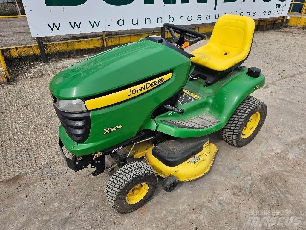 John Deere X 304 Samochodné kosačky