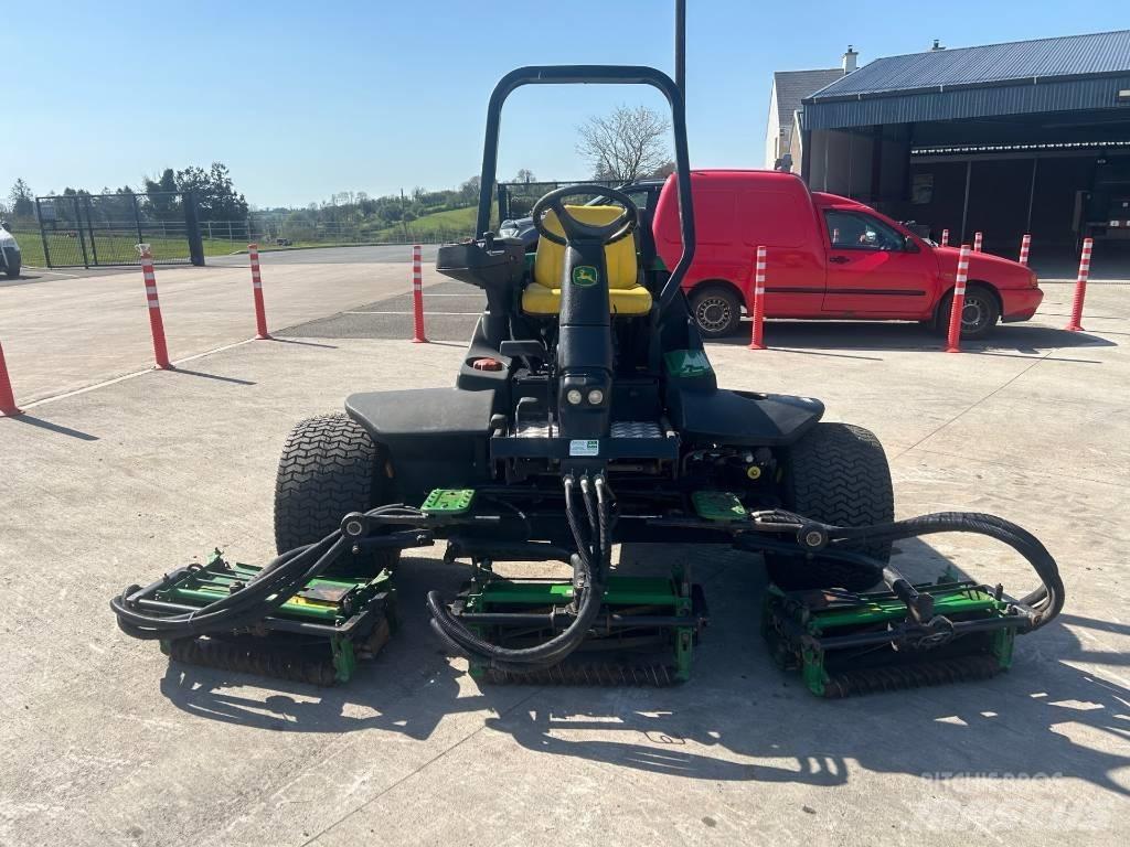John Deere 3235C Kosačky fervejí