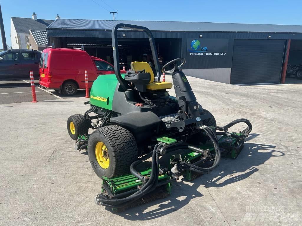 John Deere 3235C Kosačky fervejí