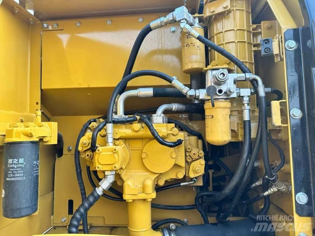 CAT 320 D Pásové rýpadlá