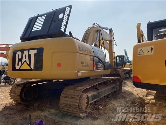CAT 323D Pásové rýpadlá