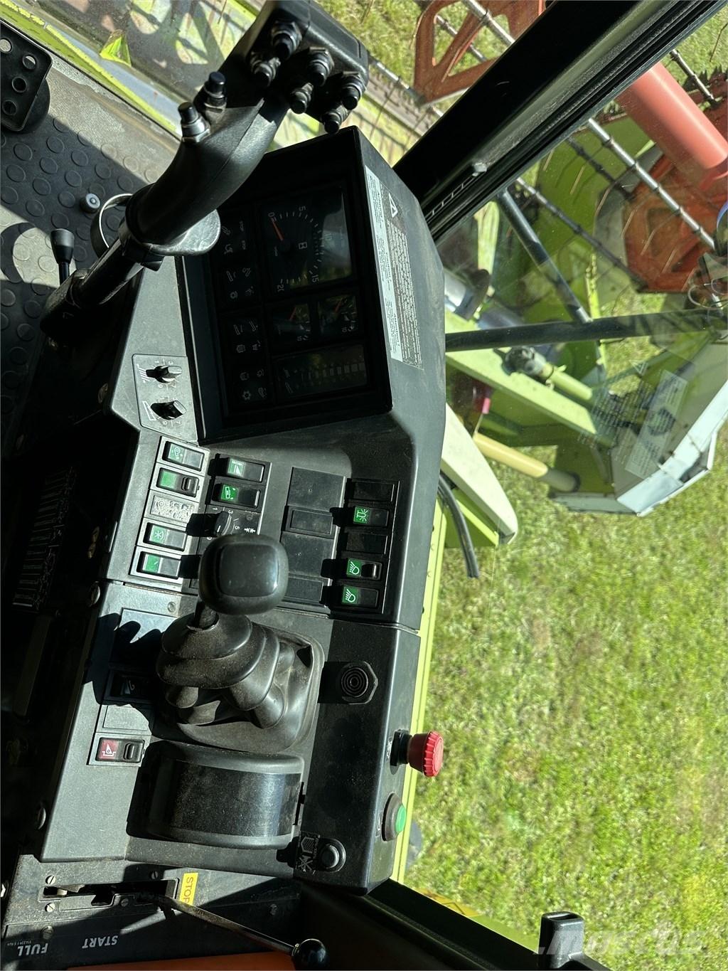 CLAAS Mega 208 Kombinované zberacie stroje