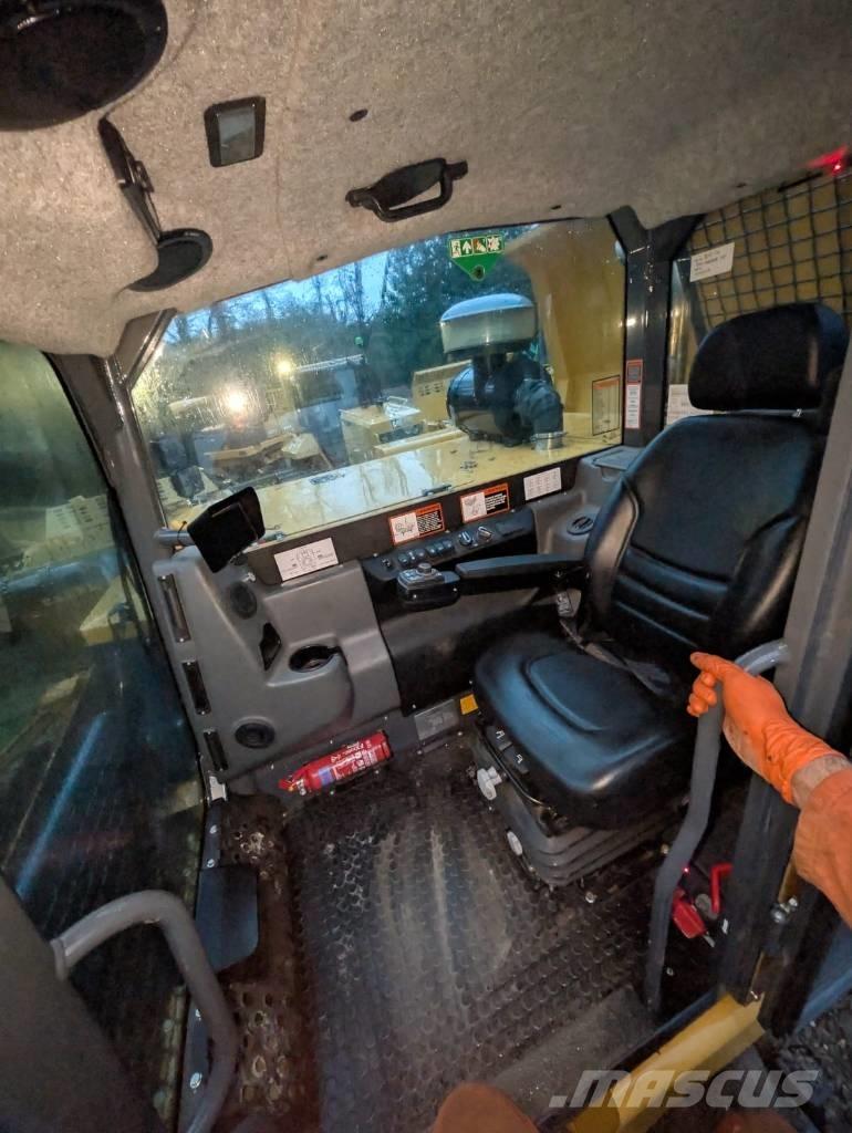 Bell TC11A Pásové sklápače