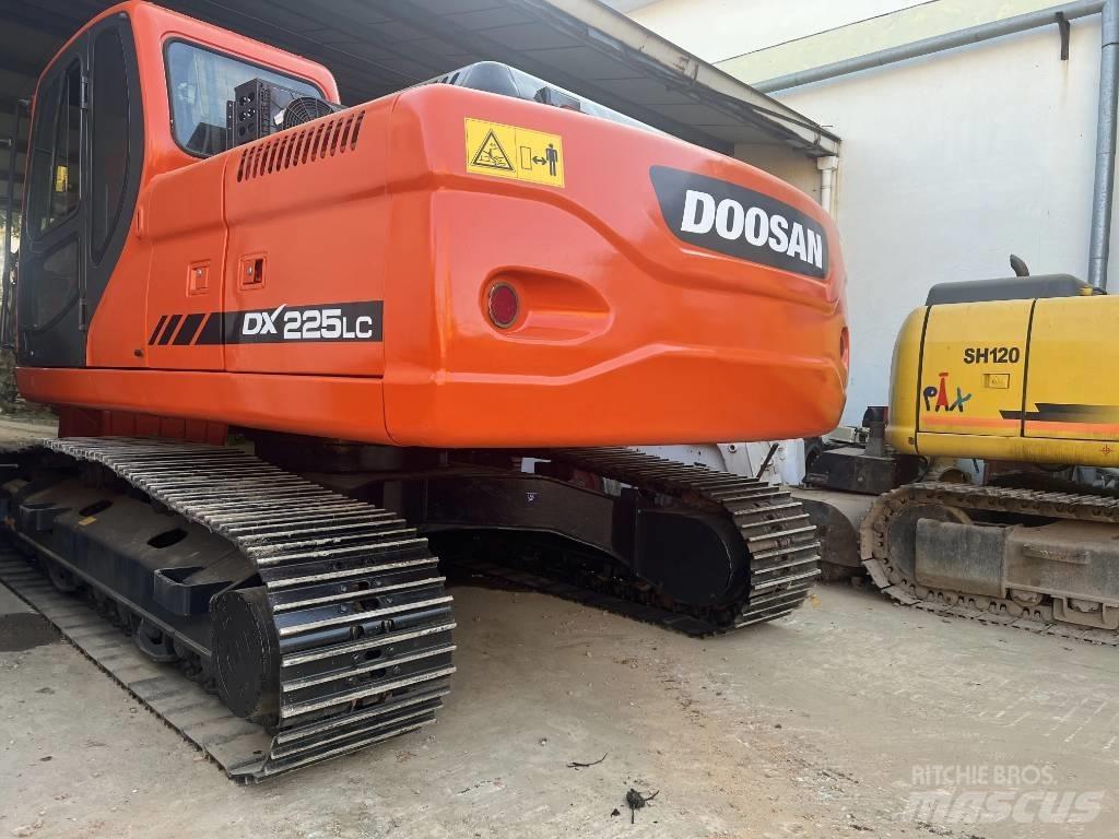 Doosan DX225LC Pásové rýpadlá