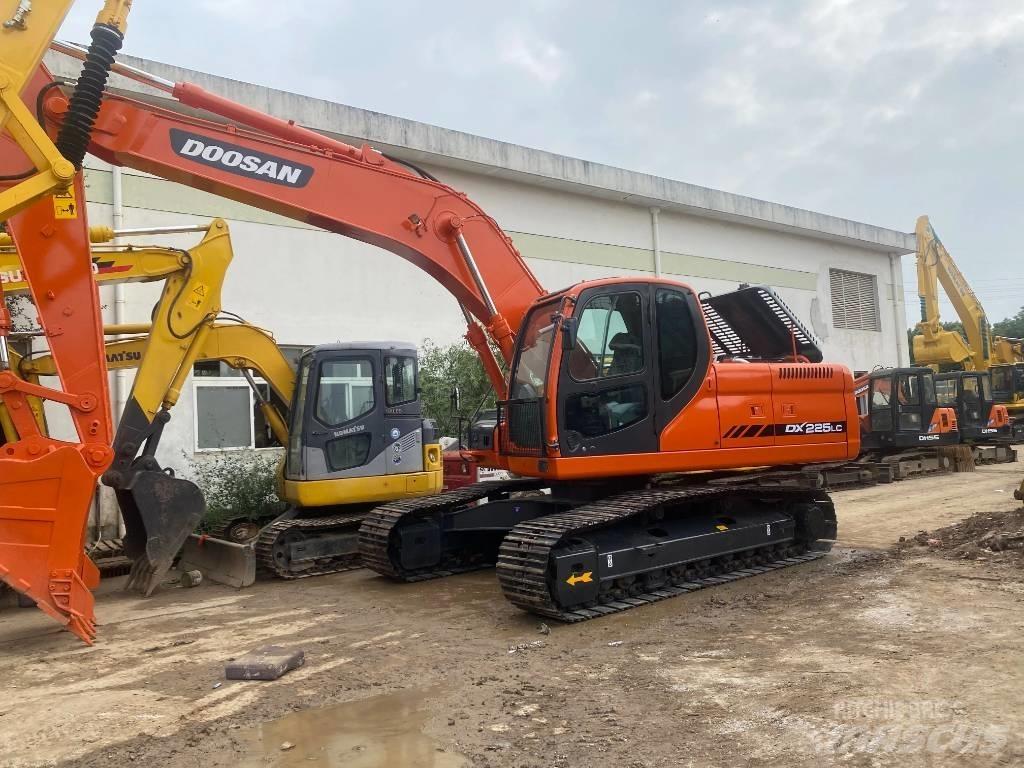 Doosan DX225LC Pásové rýpadlá