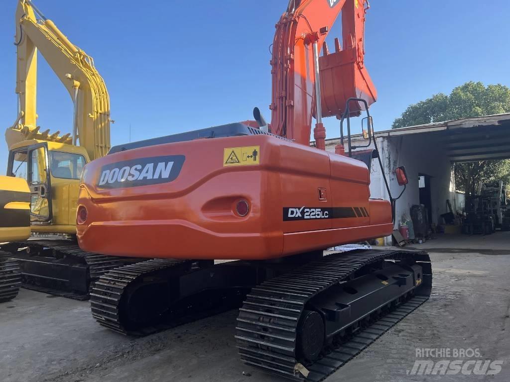Doosan DX225LC Pásové rýpadlá