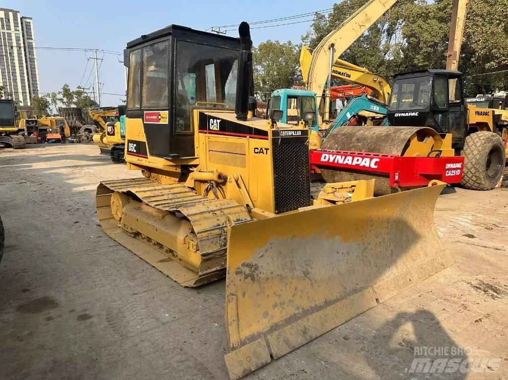 CAT D 5 C Pásové dozéry