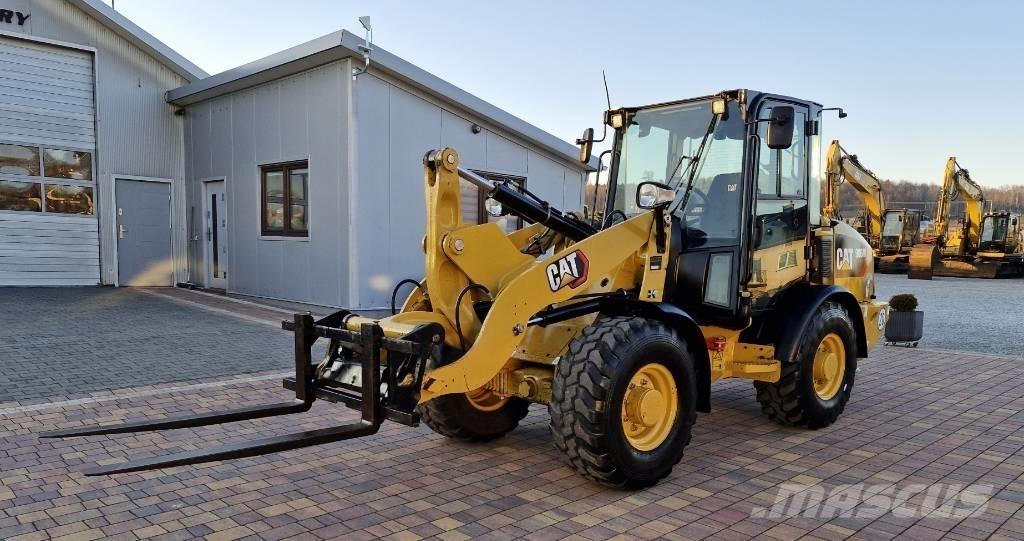 CAT 906 M Kolesové nakladače